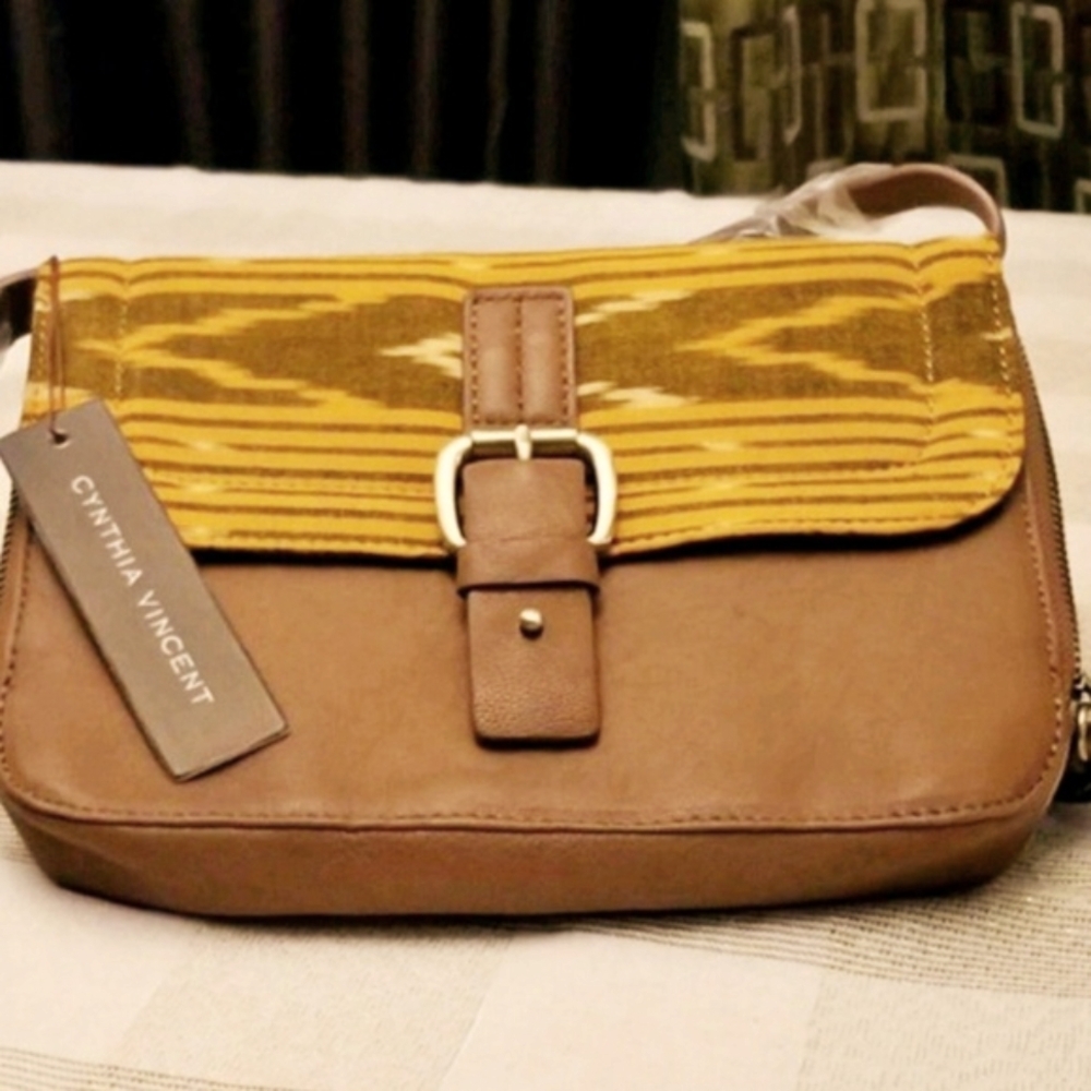 💢NWT💢Cynthia Vincent Aztec Crossbody